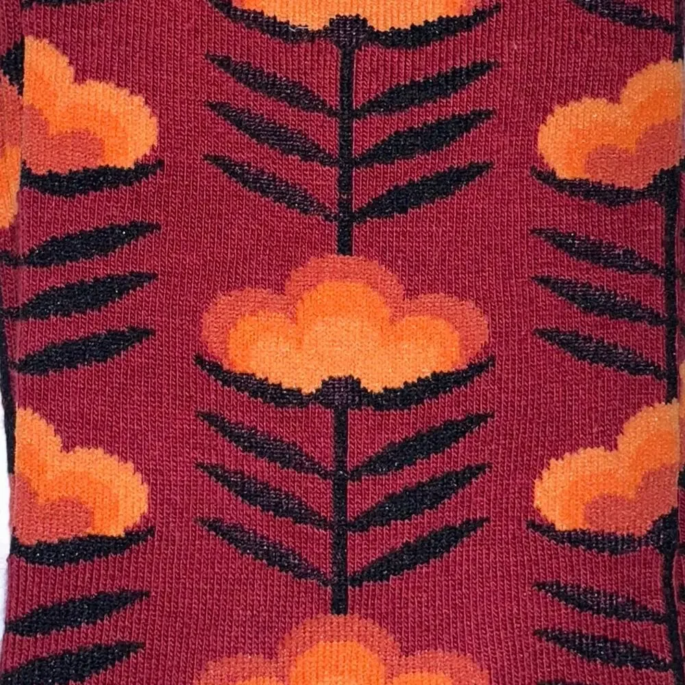 NWT HotSox Wine Red Retro Floral Crew Socks  Fits Women’s Shoe Size 4-10.5